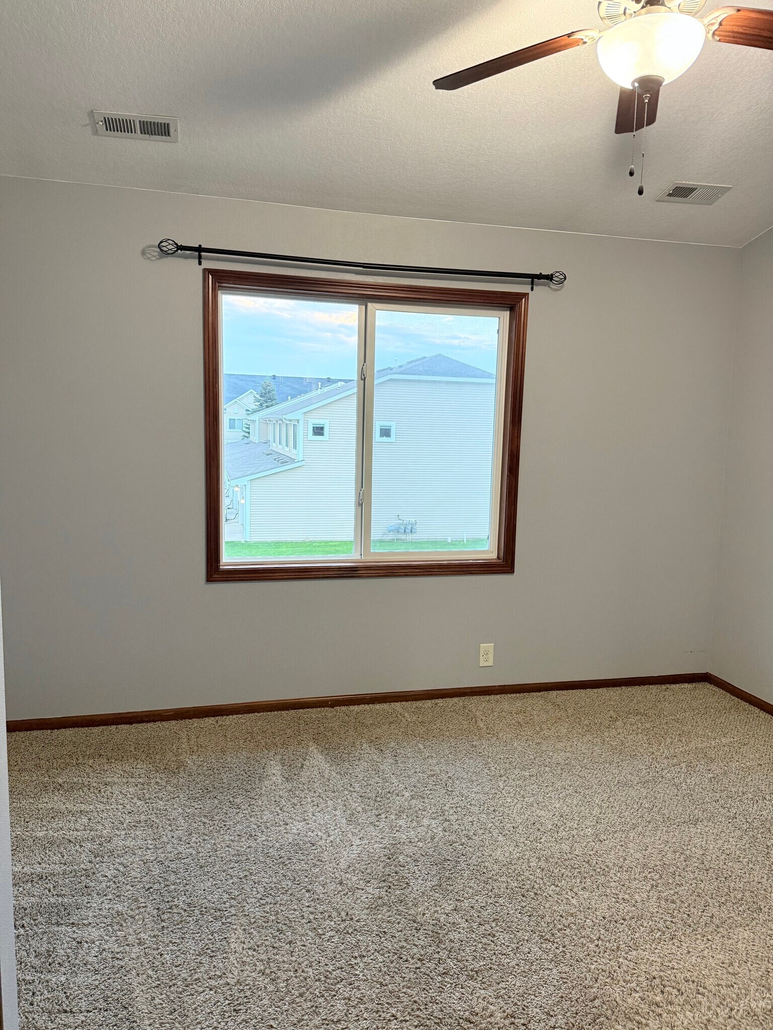 Building Photo - 1212 NE 7th Ln