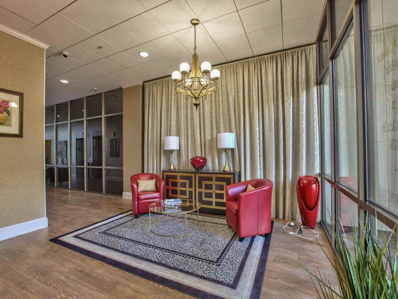 Building Photo - 215 W College Ave