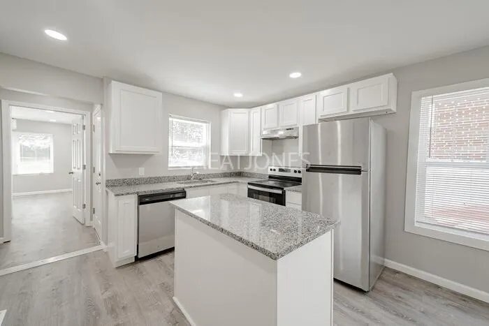 Building Photo - 812 N Elm Ave