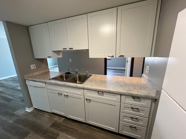 Kitchen Counter - 728 1st Ave SW