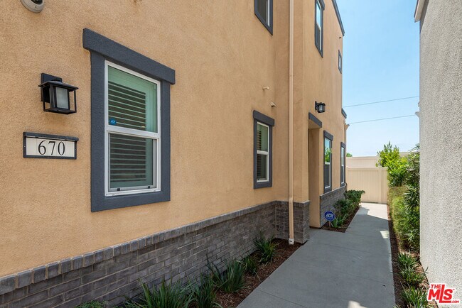 Building Photo - 670 Daniel Freeman Cir
