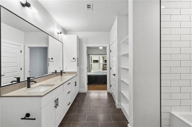 Building Photo - 3101 Govalle Ave