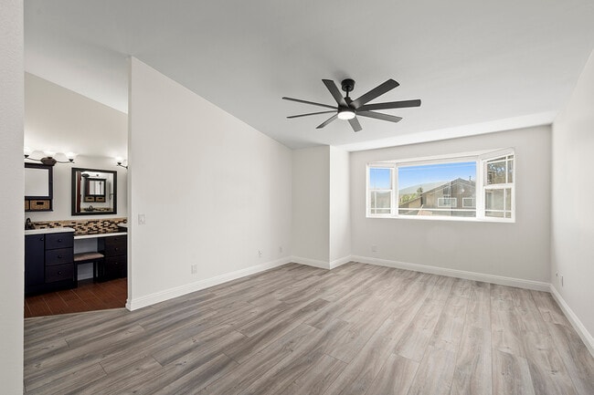 Building Photo - 10518 Pine Grove St