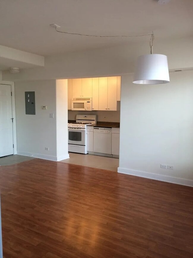 Building Photo - 4335 W Irving Park Rd