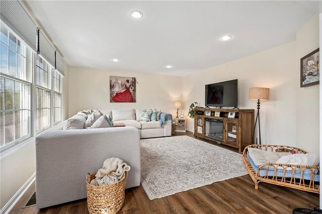 Building Photo - 8025 Jordan Ct