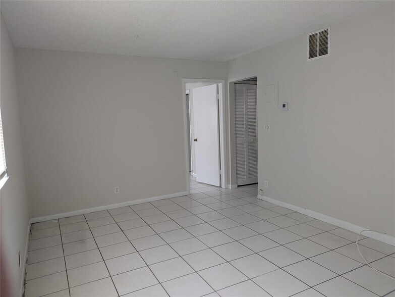 Building Photo - 4133 NW 88th Ave