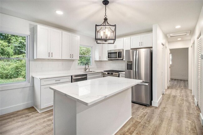 Building Photo - 1317 Redford Dr SE