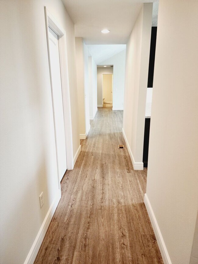 Building Photo - Wild Horse Luxury,  Newer,  4 Bed Room, 3 Car Garage