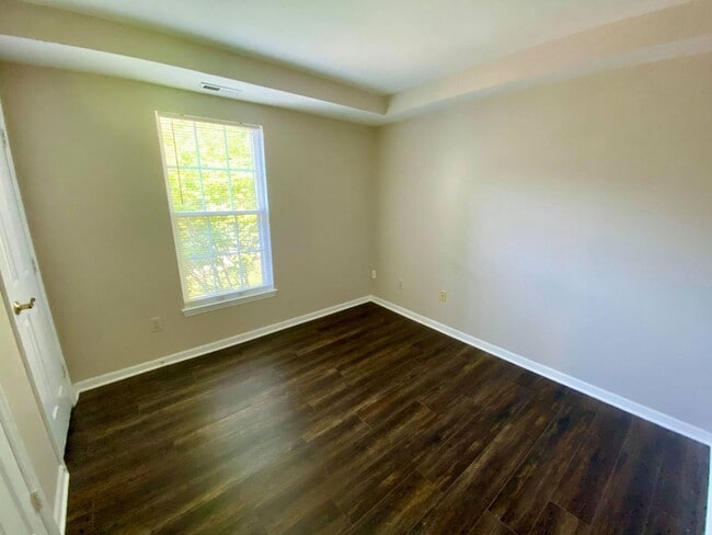 Building Photo - Charming 2 Bedroom/ 1 Bathroom Parkville Condo in Lovely Seven Courts Community