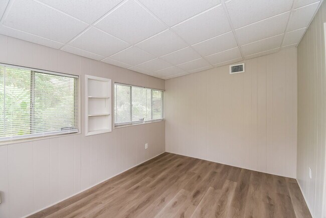 Building Photo - 8004 Patou Dr S