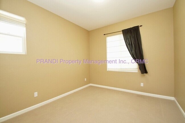 Building Photo - 19 Waterbury Ln