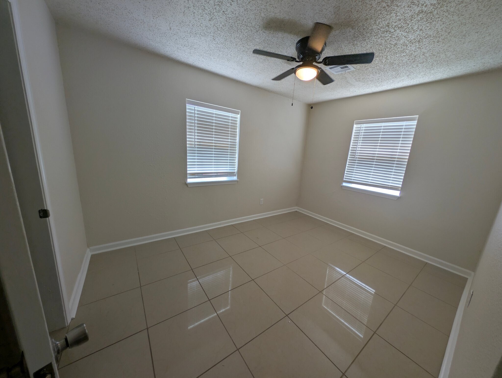 Building Photo - 717 S Midwest Blvd