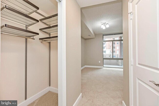 Building Photo - 3600 S Glebe Rd