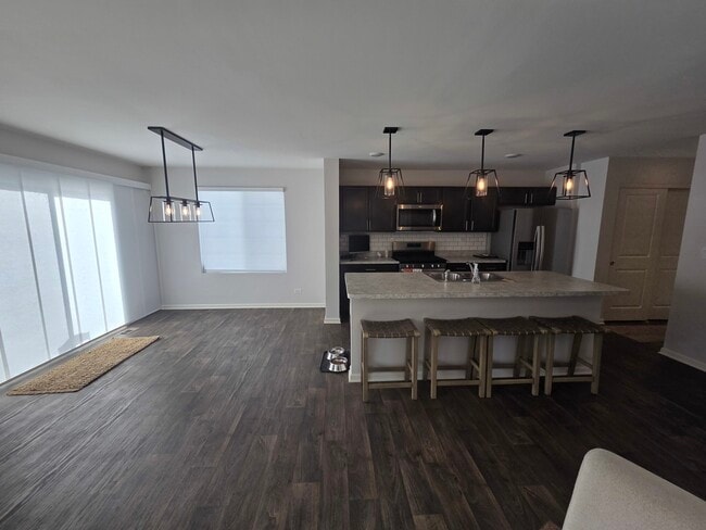 Building Photo - 719 Wellington Ln