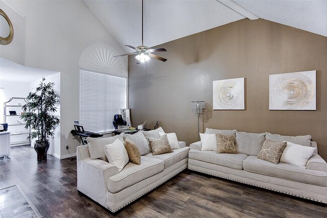 Building Photo - 2927 Chanute Dr