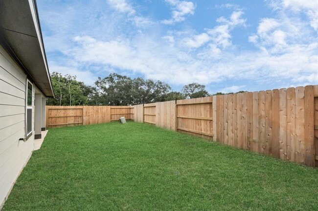 Building Photo - 5038 Balcolm Dr