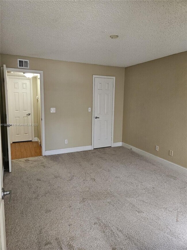 Building Photo - 731 Vista Isles Dr