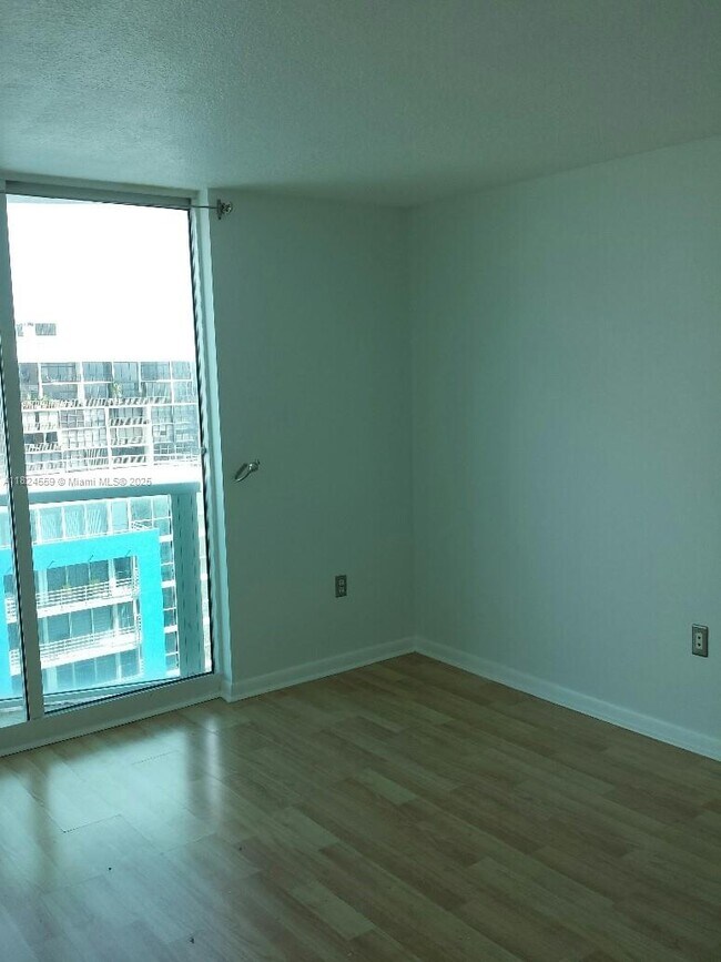 Building Photo - 2101 Brickell Ave