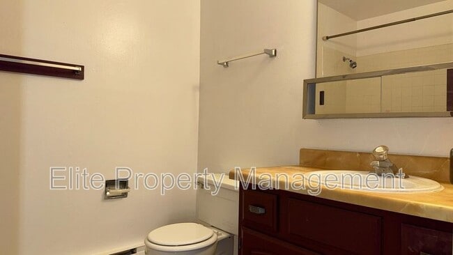 Building Photo - 25 Royal Crest Dr