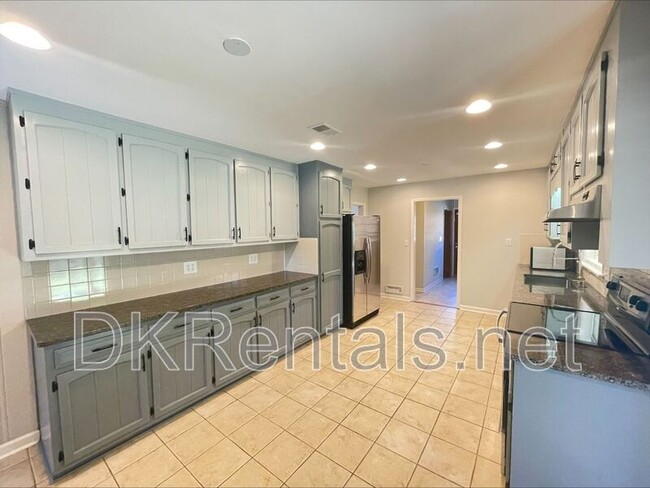 Building Photo - 481 Virginia Pl SE