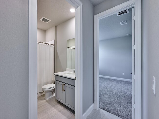 Building Photo - 8960 Dahlia Cir
