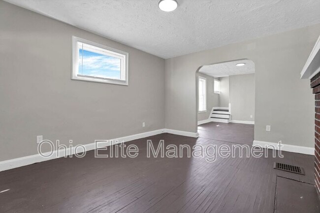 Building Photo - 793 E Starr Ave