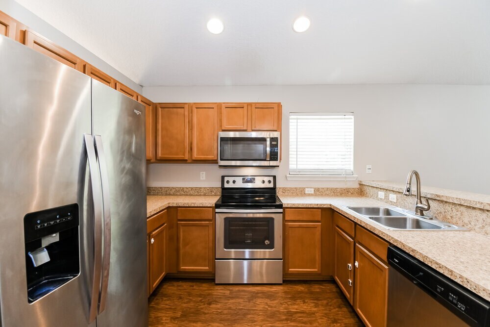 Building Photo - 10975 Campus Heights Ln