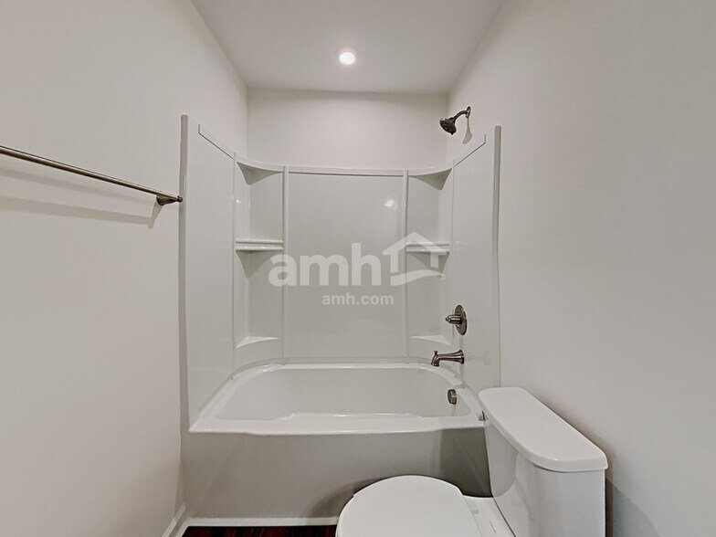 Building Photo - 5062 Twin River Dr