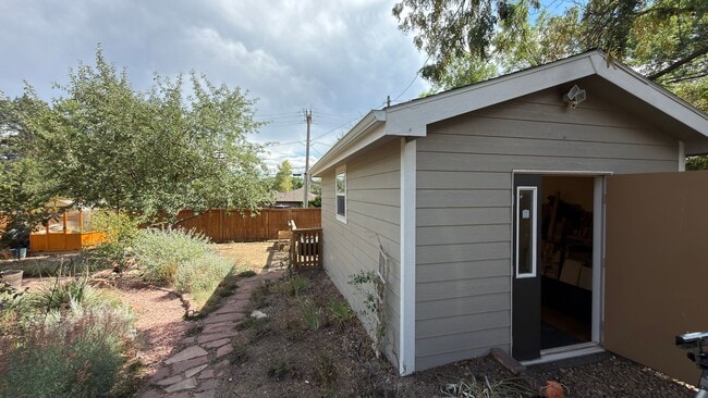 Building Photo - 1202 Paloverde Dr