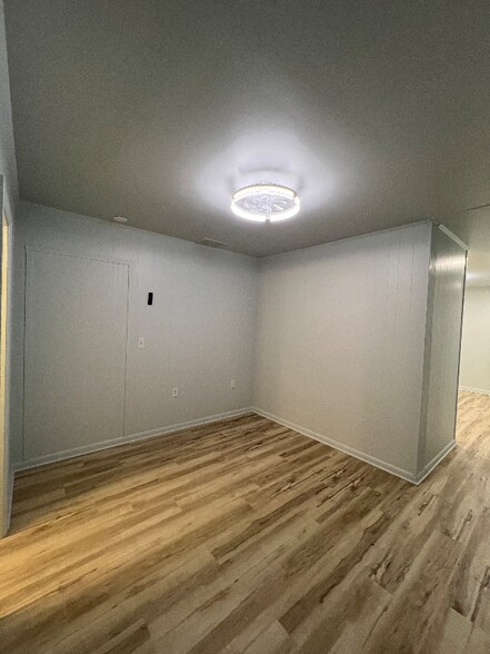 Building Photo - 101 E Main St