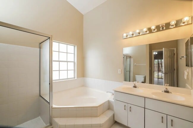 Building Photo - 6066 Ungerer St