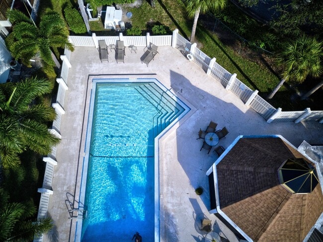 Building Photo - 7203 Curtiss Ave