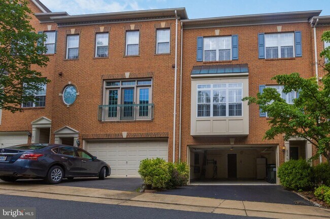 Building Photo - 434 Clayton Ln