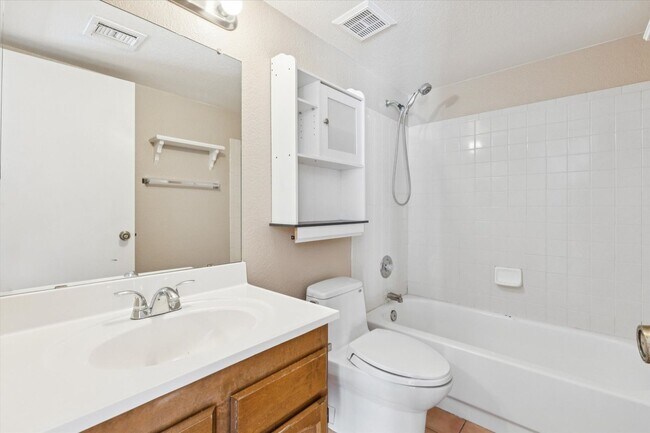Building Photo - 1743 E Tara Dr