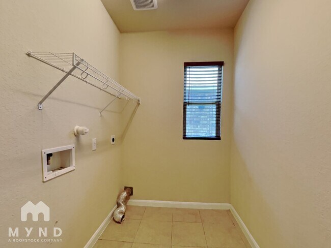Building Photo - 9627 Bricewood Oak