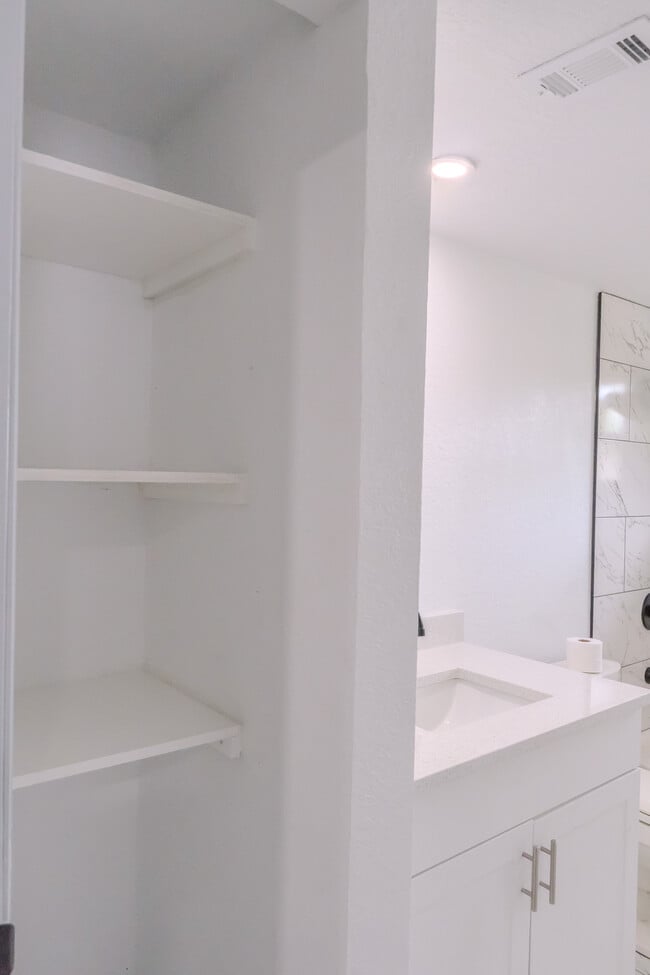 Building Photo - 217 Betty Ave