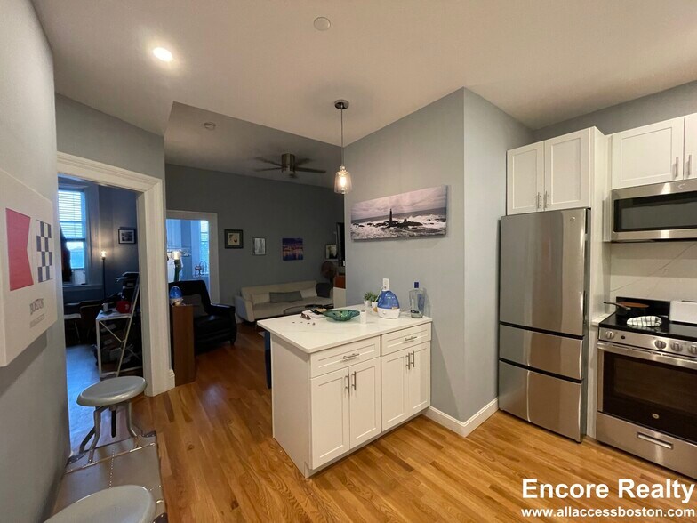 Primary Photo - 468 Beacon St