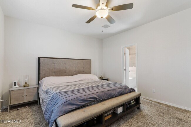 Building Photo - 13740 Villa Vista Ave