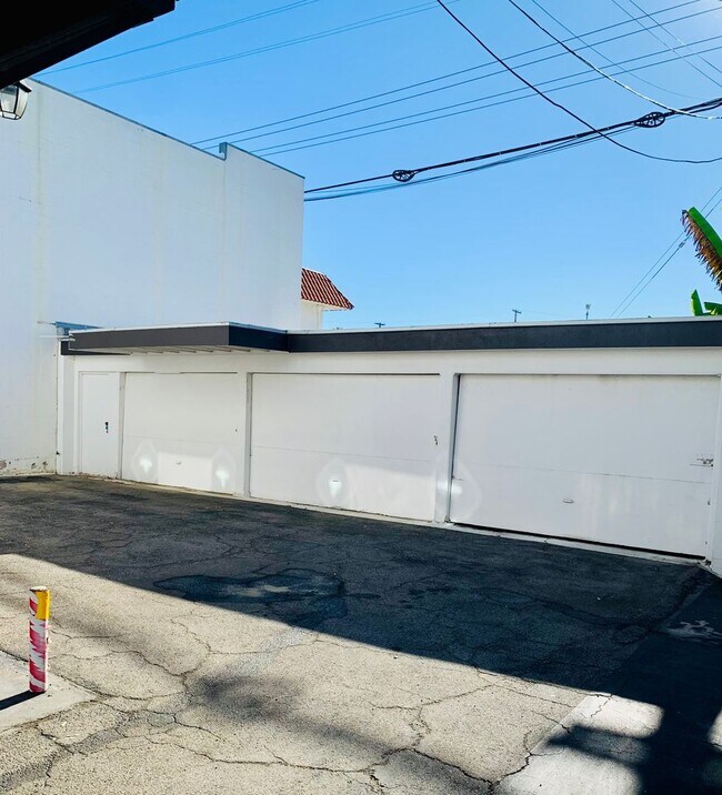 Building Photo - SCH217