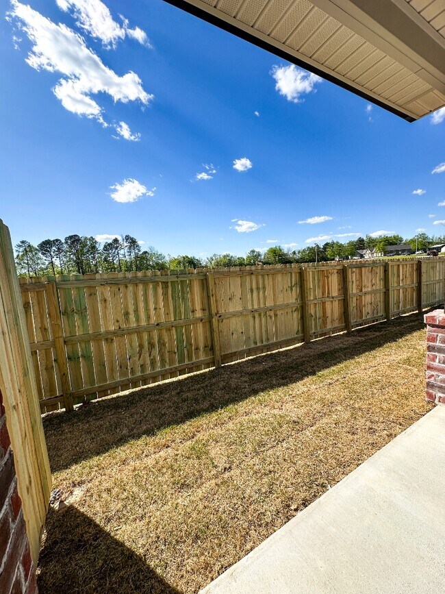 Building Photo - 1724 Rosemary Dr
