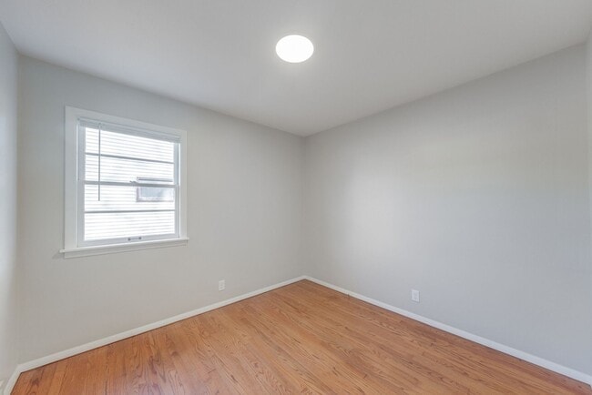 Building Photo - Fully remodeled 4 Bed / 2 bath ranch home