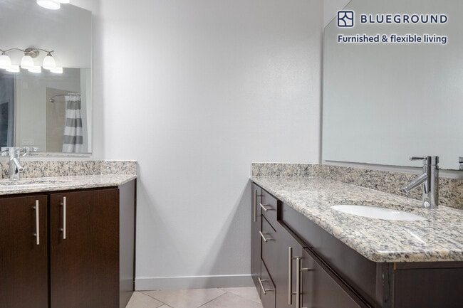 Building Photo - 5550 Grosvenor Blvd