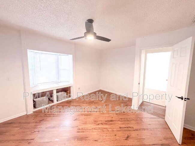 Building Photo - 222 Lakeview Dr