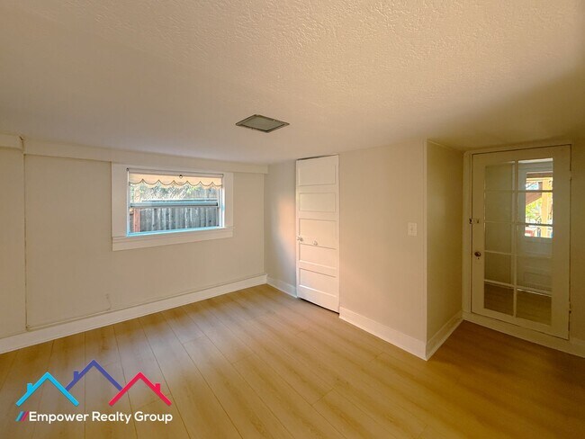 Building Photo - 2620 Santa Clara Ave
