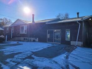Building Photo - 918 3385 S