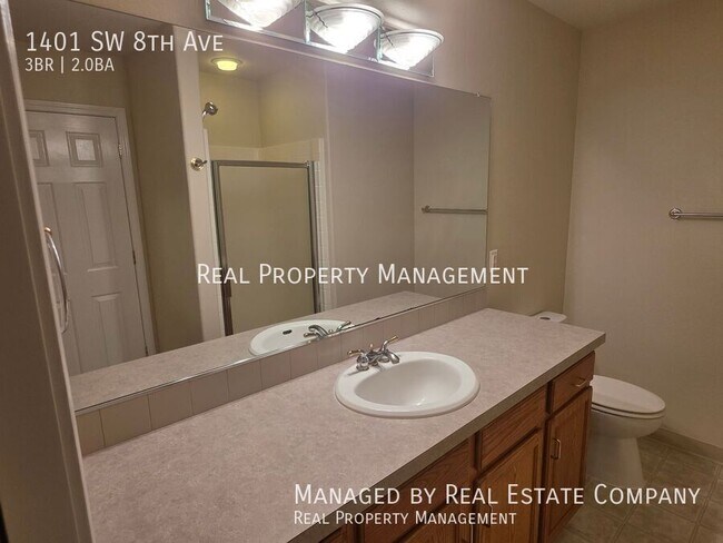 Building Photo - 1401 SW 8th Ave