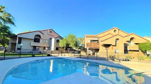 Building Photo - 700 E Mesquite Cir