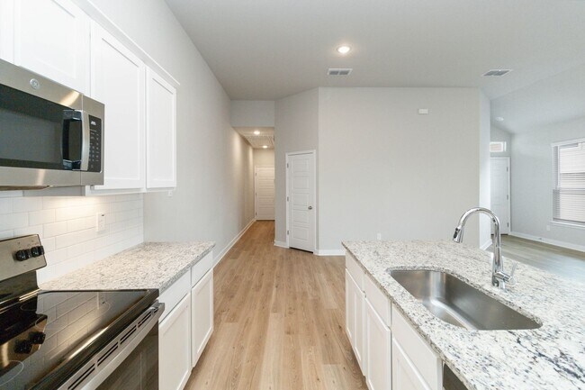 Building Photo - 417-417 Nespral Dr