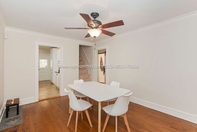 Building Photo - Charming, impeccably clean and maintained ...