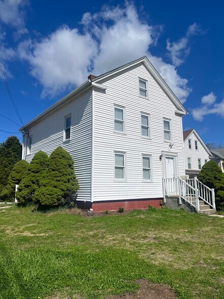 Building Photo - 704 Enfield St
